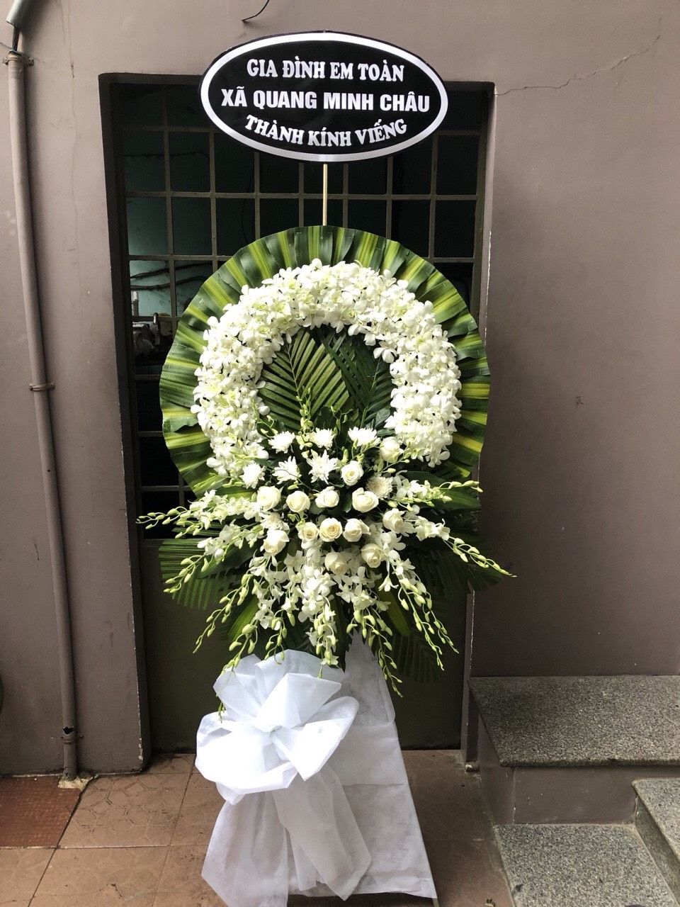 Vòng Hoa Chia Buồn – CB007 | Kính Cẩn Nghiêng Mình