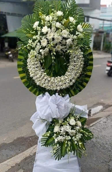 Vòng Hoa Chia Buồn – CB009 | Cầu Nguyện An Nghỉ