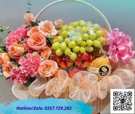 Giỏ trái cây kết hợp hoa tươi nghệ thuật