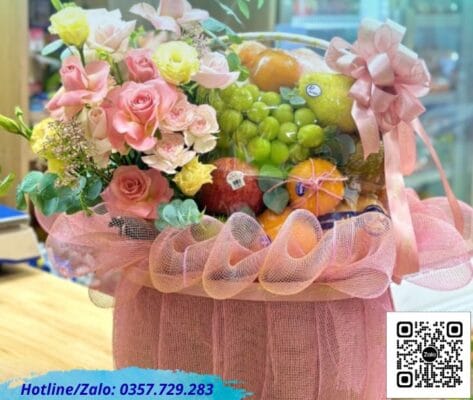 Giỏ trái cây nhập khẩu kết hợp hoa tươi cao cấp