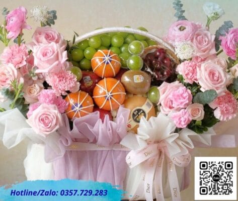 Giỏ trái cây kết hợp hoa tươi nghệ thuật